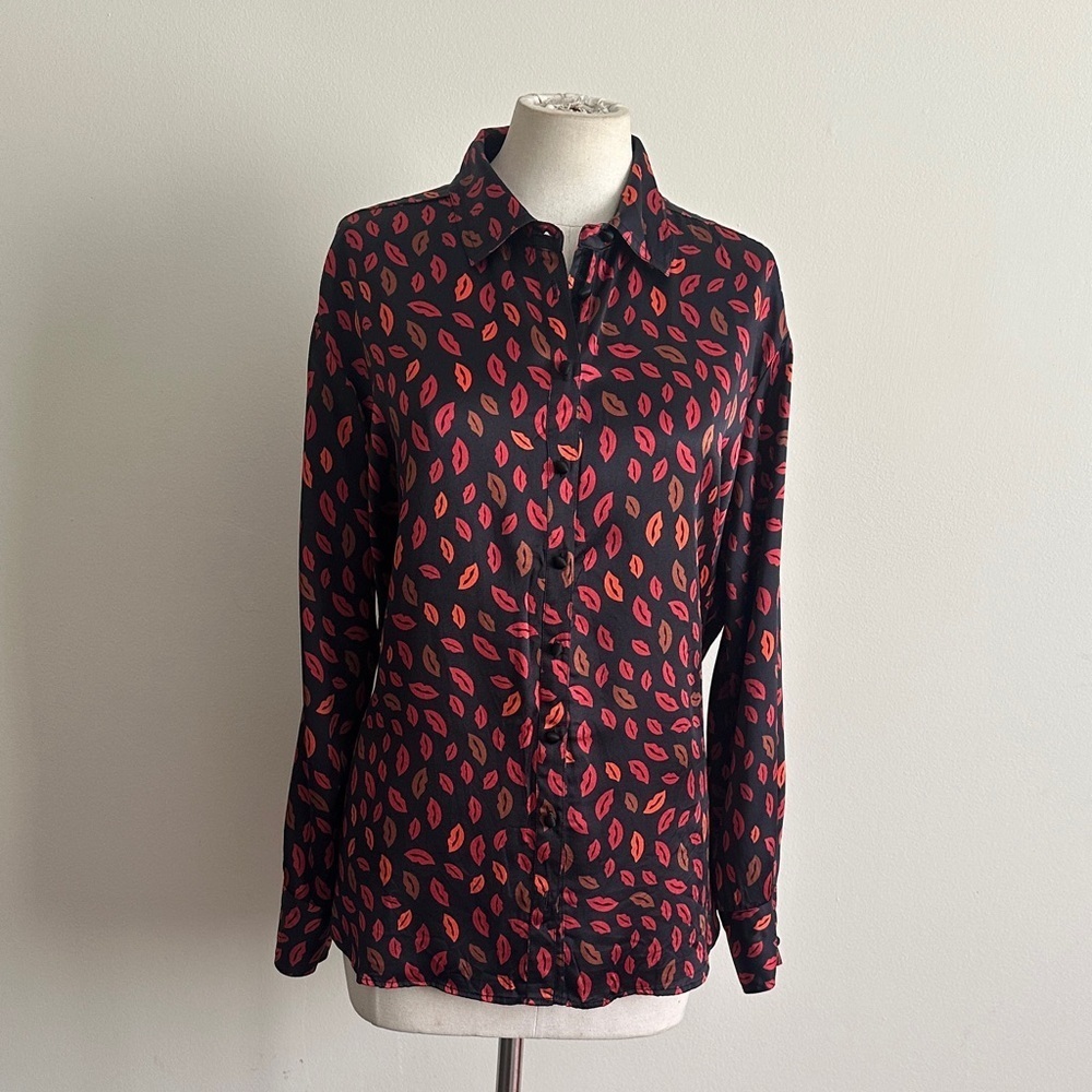 Johnny Was Zamora Boxy Charmeuse LIPS Button Down SILK Blouse sz Medium - Picture 2 of 7